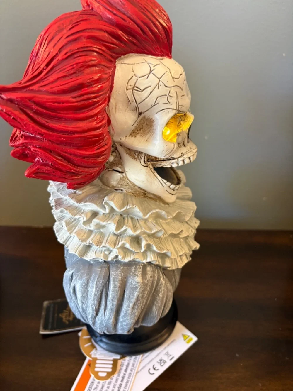 BNWT Halloween Spooky Nights Pennywise Bust Light Up Eyes